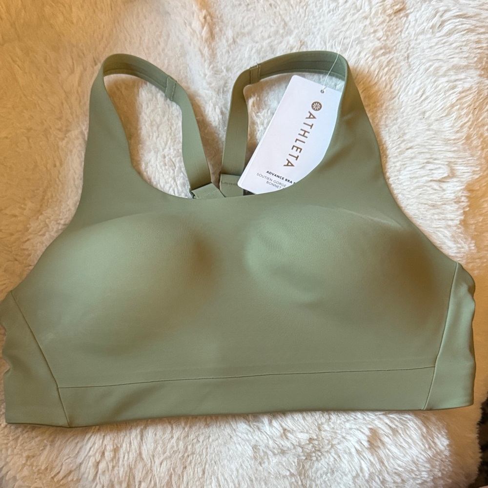 Athleta Women's sage green Sports Bra
